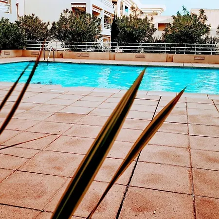 Golf Juan Type F3 70m2 فالوريس